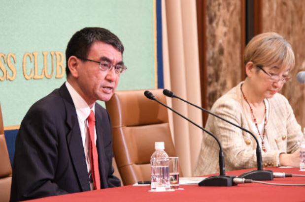 河野太郎外相（引続き）日本記者クラブやＴ２０会合で国際連帯税を披瀝